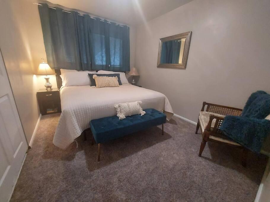 Cheerful 3 Bedroom House. Great Location โคโลราโดสปริงส์ ภายนอก รูปภาพ